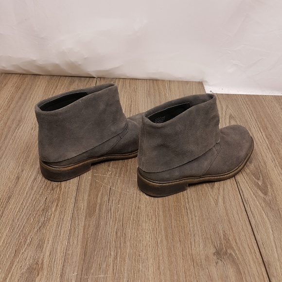 Zigi Soho gray suede sz 9 flat ankle boots EUC - Picture 2 of 5